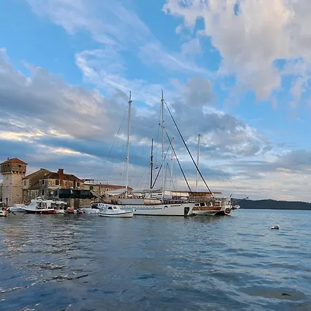 Holiday Apartman Apartment Kastela
